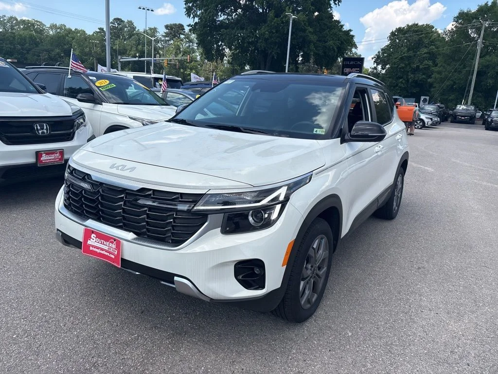 Used 2024 White Kia SX image 5