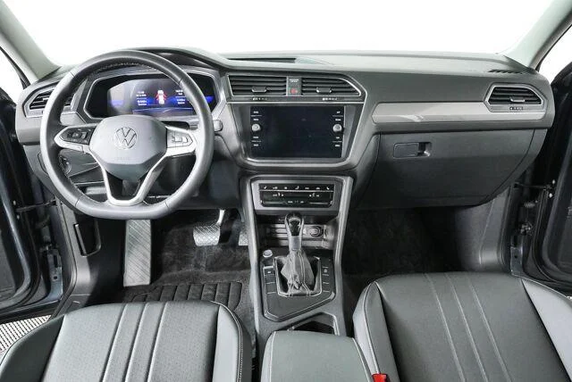 Certified Used 2024 Platinum Gray Metallic Volkswagen SE image 17