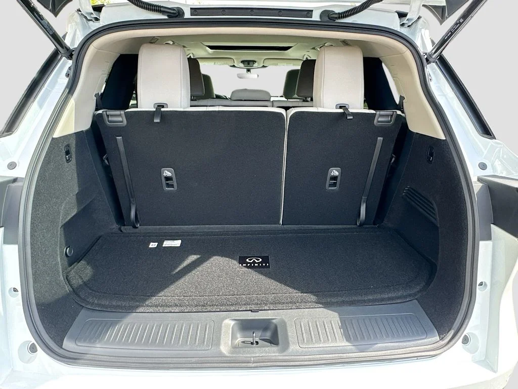 New 2027 RADIANT WHITE INFINITI Pure FWD image 27