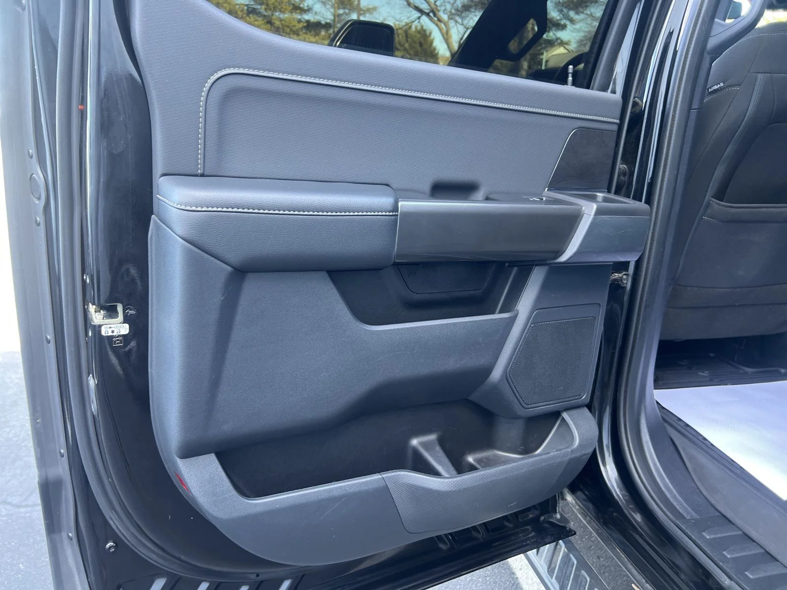 Used 2022 Black Metallic Ford XLT image 25