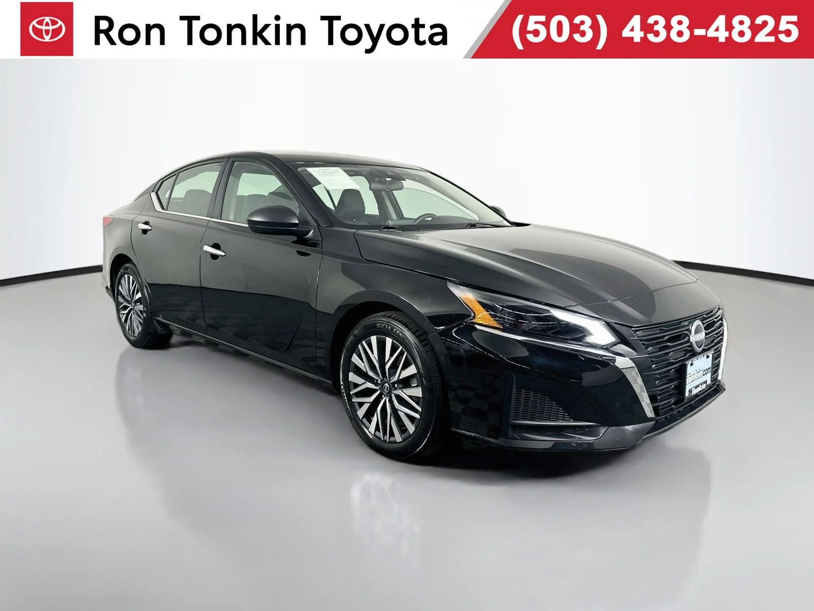 Used 2025 Super Black Clearcoat Nissan 2.5 SV image 1