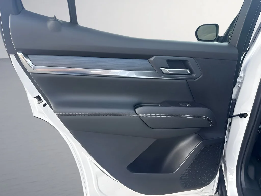 New 2027 Summit White GMC Elevation image 28