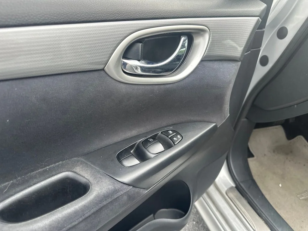 Used 2013 Brilliant Silver Nissan SR image 17