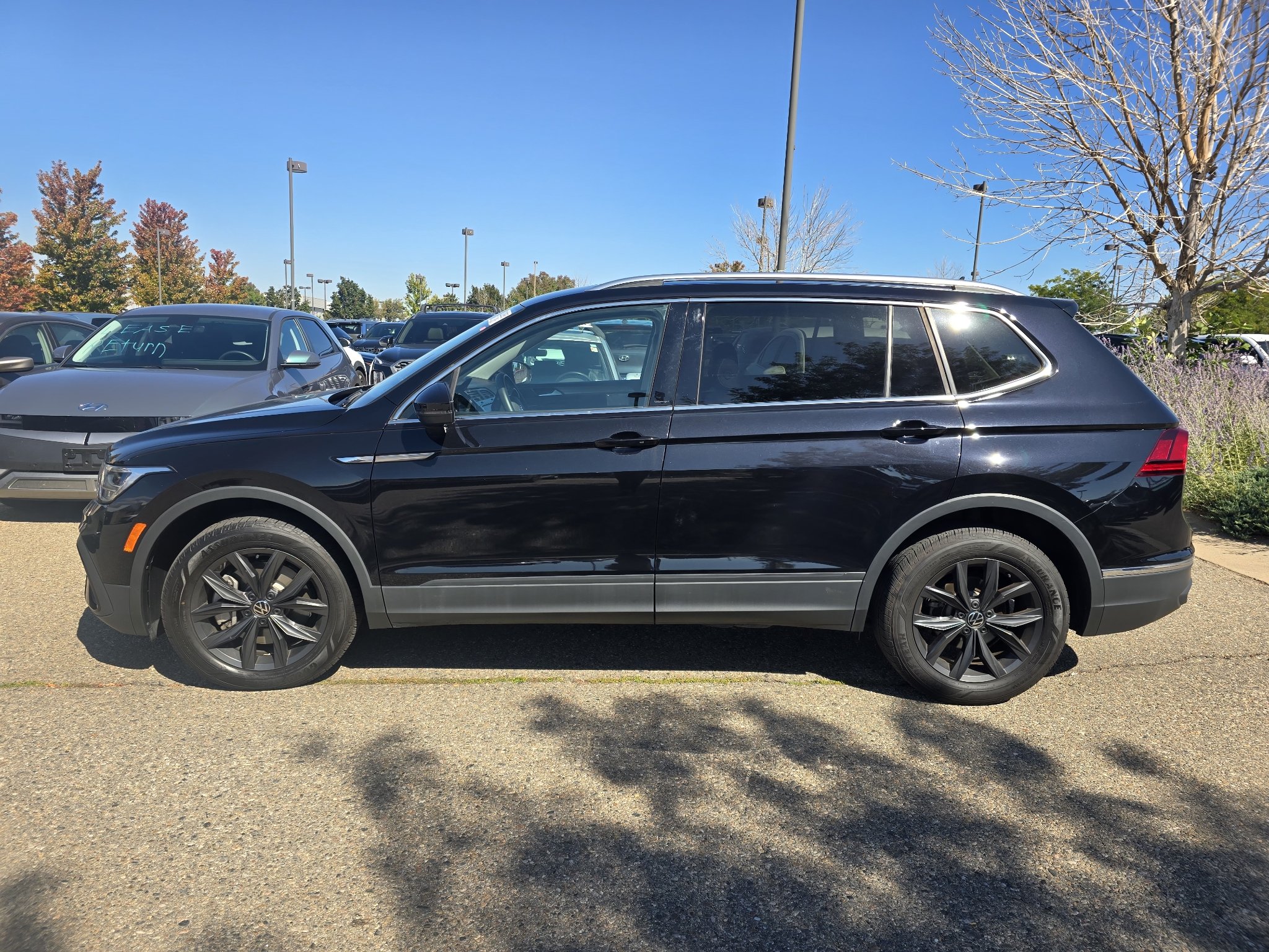 Used 2024 Deep Black Pearl Volkswagen SE image 13