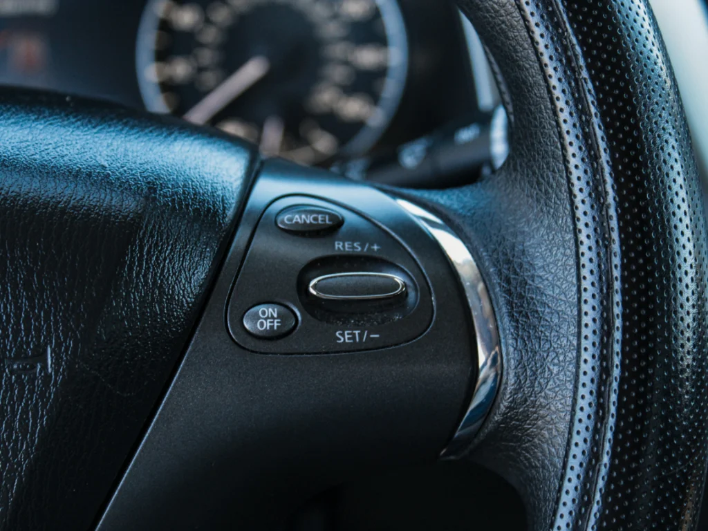 Used 2019 Red Nissan S image 13