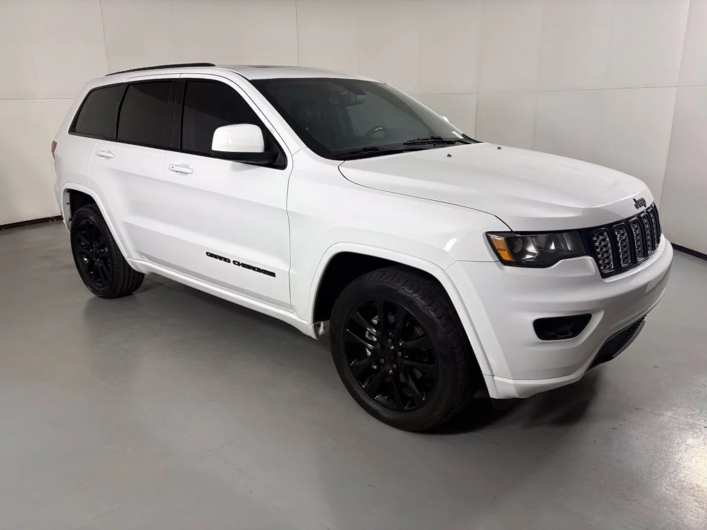 Used 2019 White Jeep Altitude image 2
