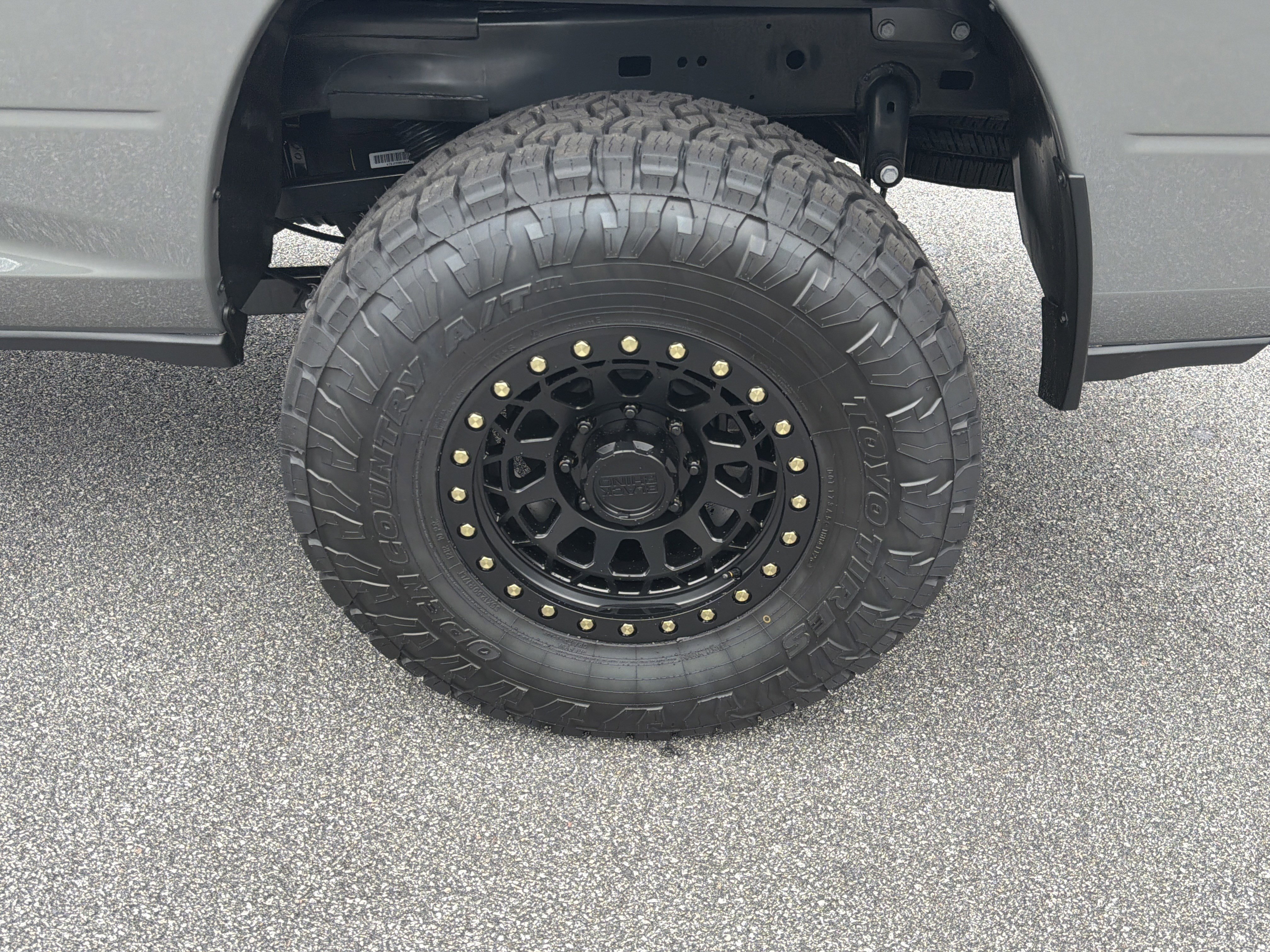 New 2026 Ceramic Gray Clear-Coat Exterior Paint RAM Laramie image 23