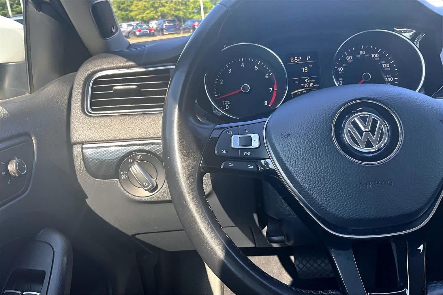 Used 2015  Volkswagen 1.8T SEL image 24