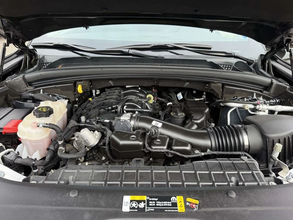 Used 2024  Jeep Limited image 13
