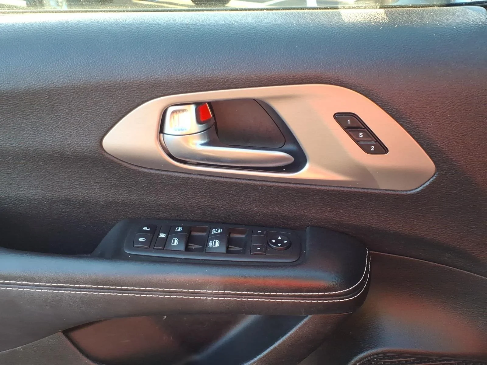 Used 2020 Granite Crystal Metallic Clearcoat Chrysler Launch Edition image 24
