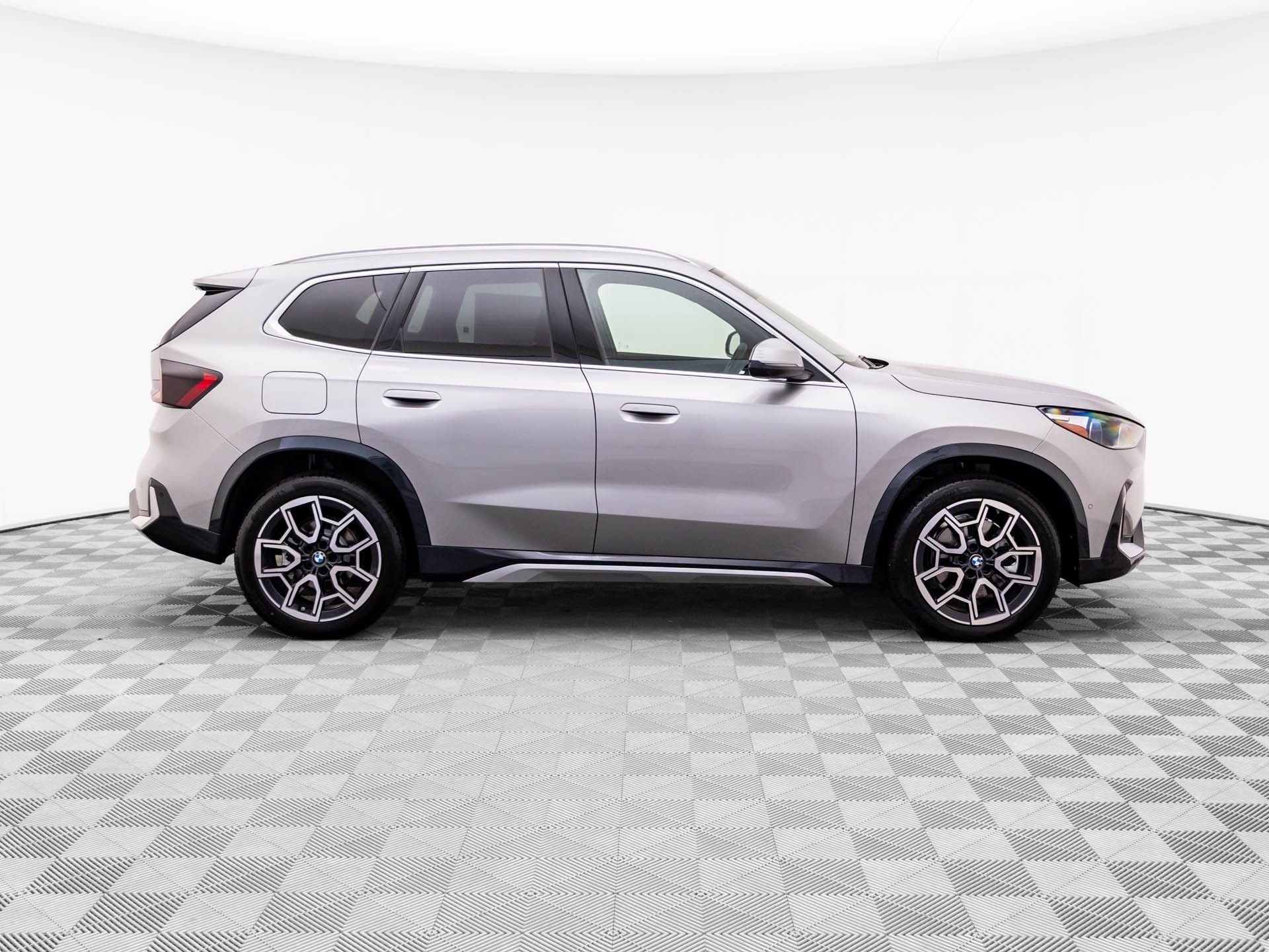 New 2026 Space Silver Metallic BMW xDrive28i image 8
