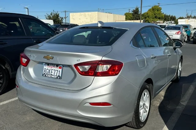 Used 2018 Silver Ice Metallic Chevrolet LT image 5