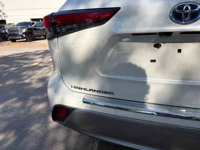 Used 2021 Blizzard Pearl Toyota Hybrid Platinum image 12