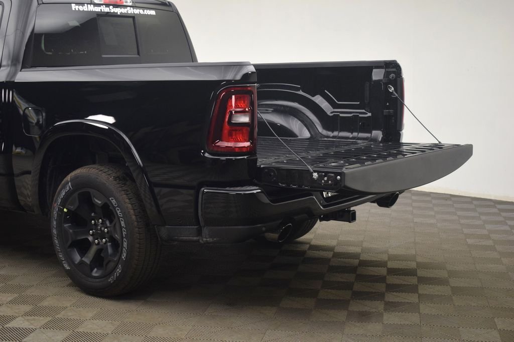New 2026 Diamond Black Crystal Pearl-Coat Exterior Paint RAM Big Horn/Lone Star image 11
