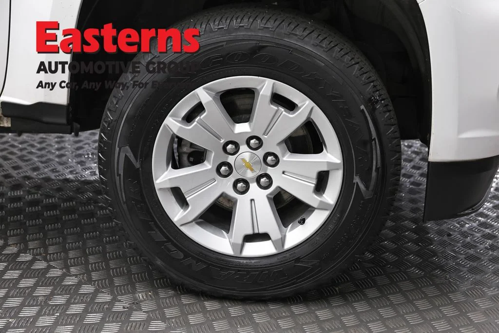 Used 2022 White Chevrolet LT image 30