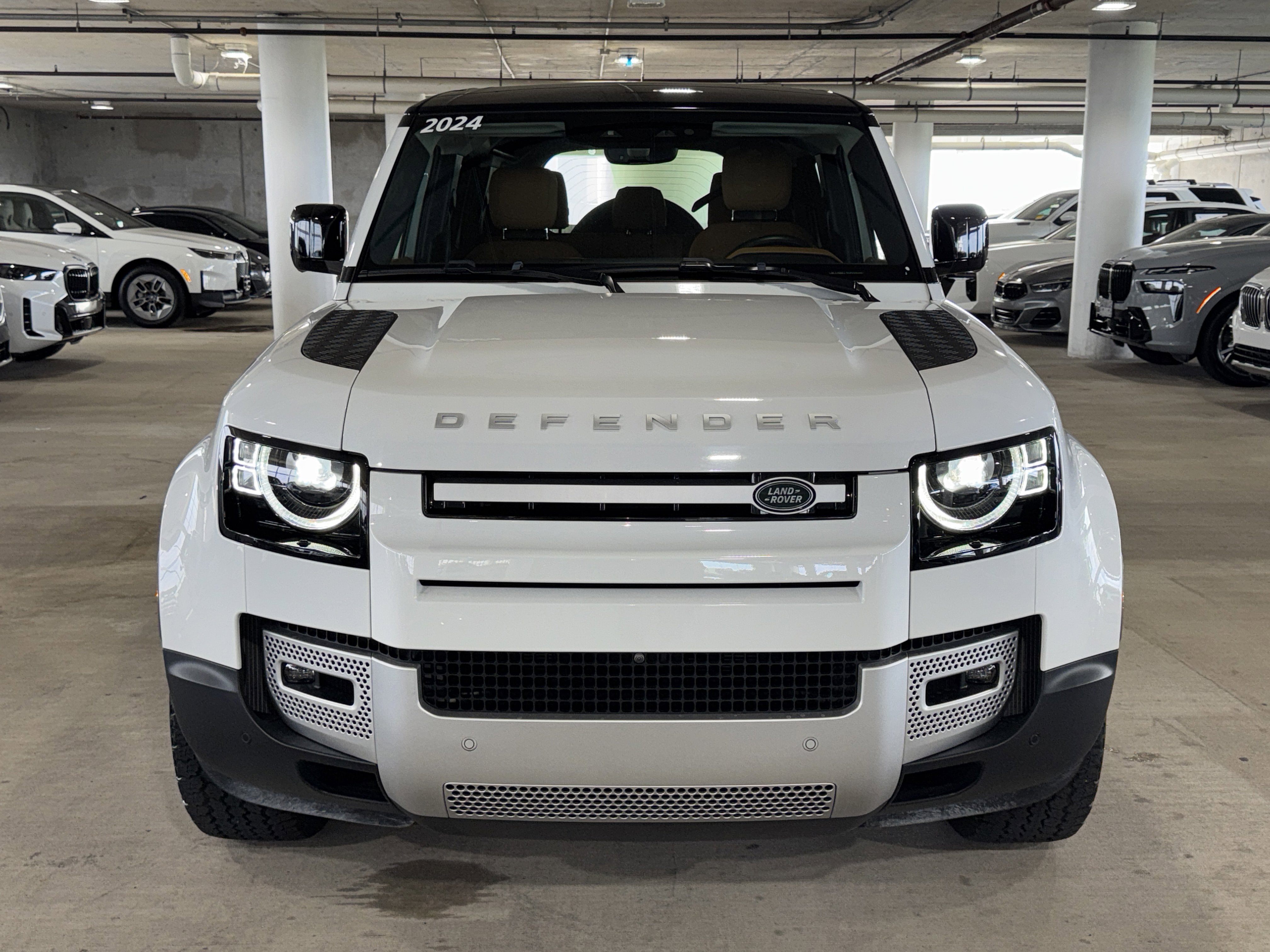 Used 2024 Fuji White Land Rover SE image 3