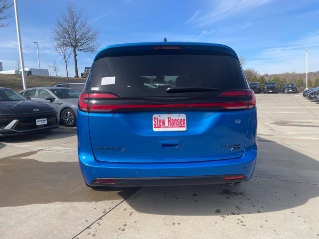 New 2026 Hydro Blue Pearlcoat Chrysler Limited image 4