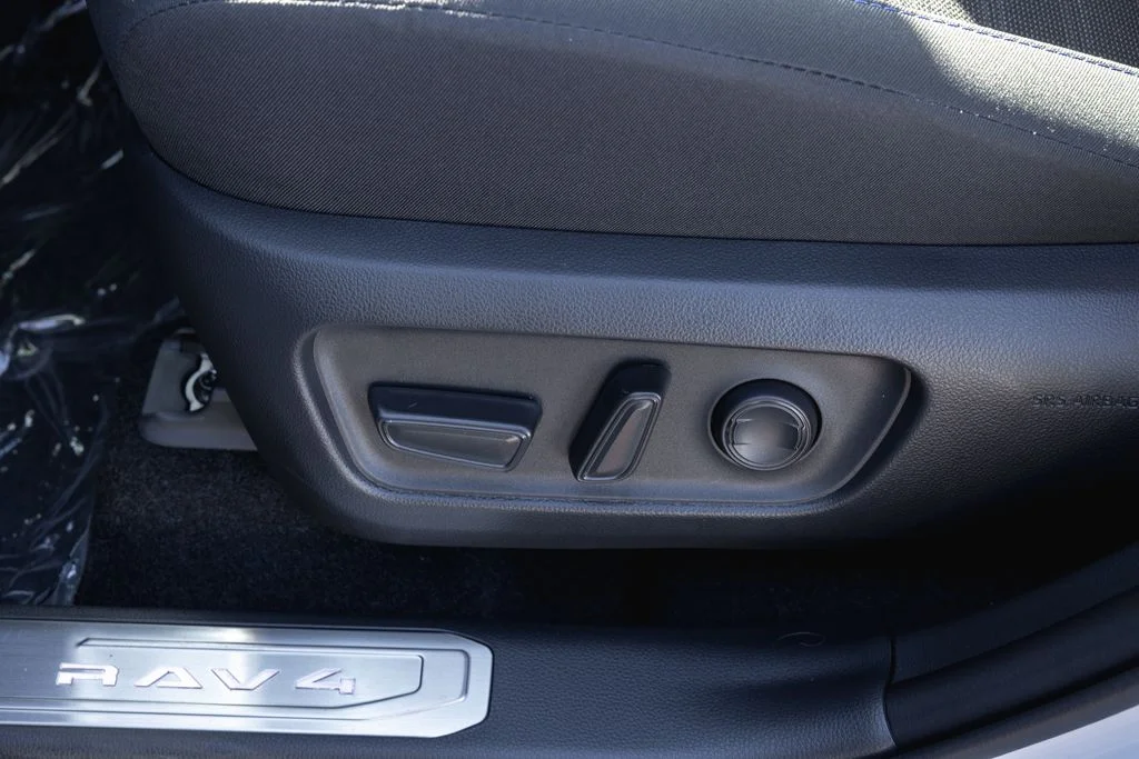 Used 2026 Ice Cap Toyota SE image 12