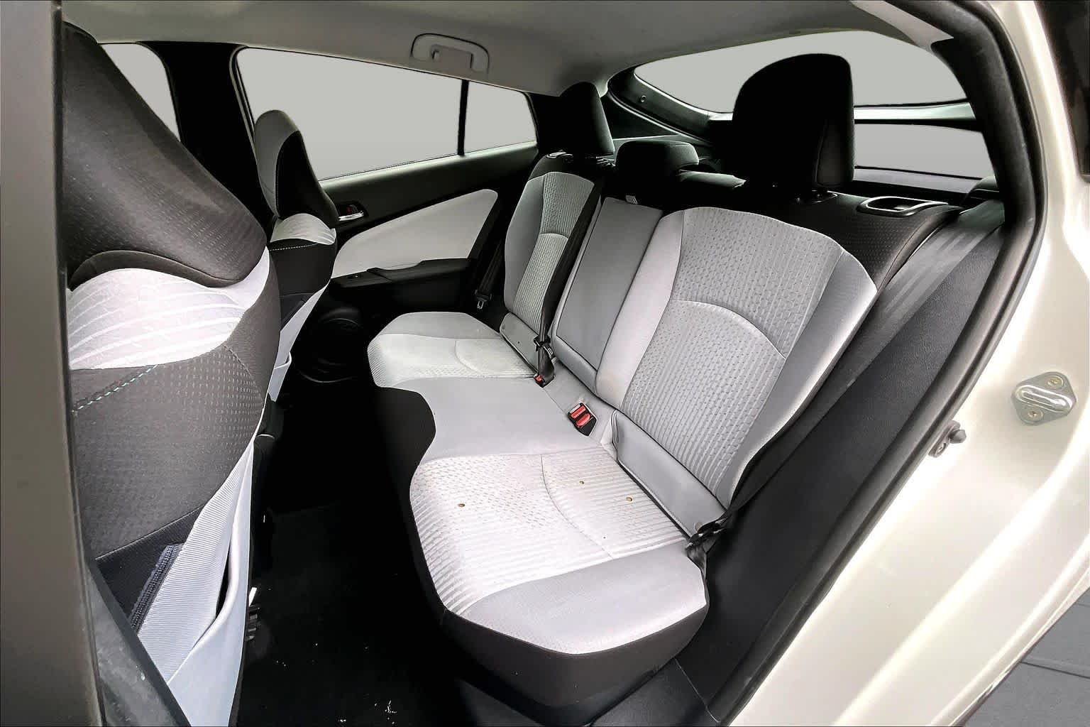 Used 2017 Blizzard Pearl Toyota Two image 21