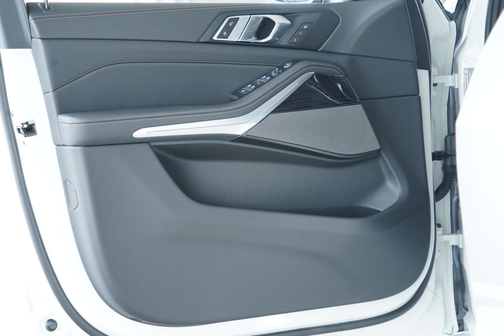 New 2026 Alpine White BMW sDrive40i image 8