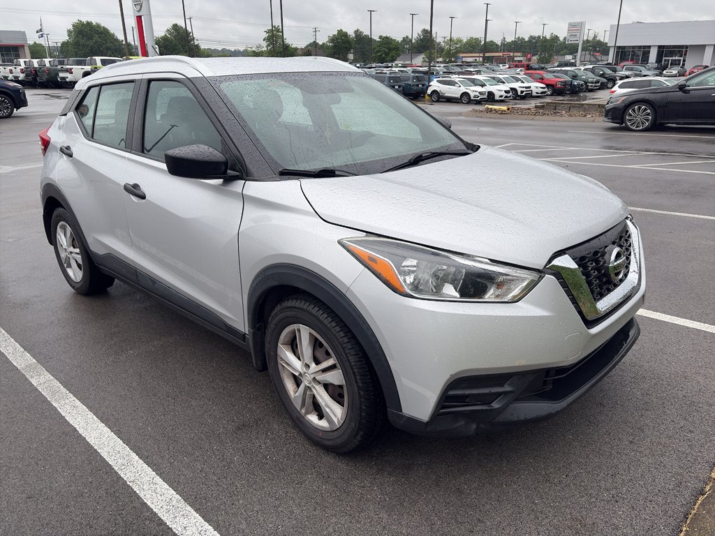 Used 2018 Brilliant Silver Nissan S image 9