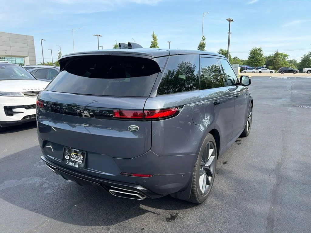 Certified Used 2023 Varesine Blue Metallic Land Rover SE Dynamic image 5