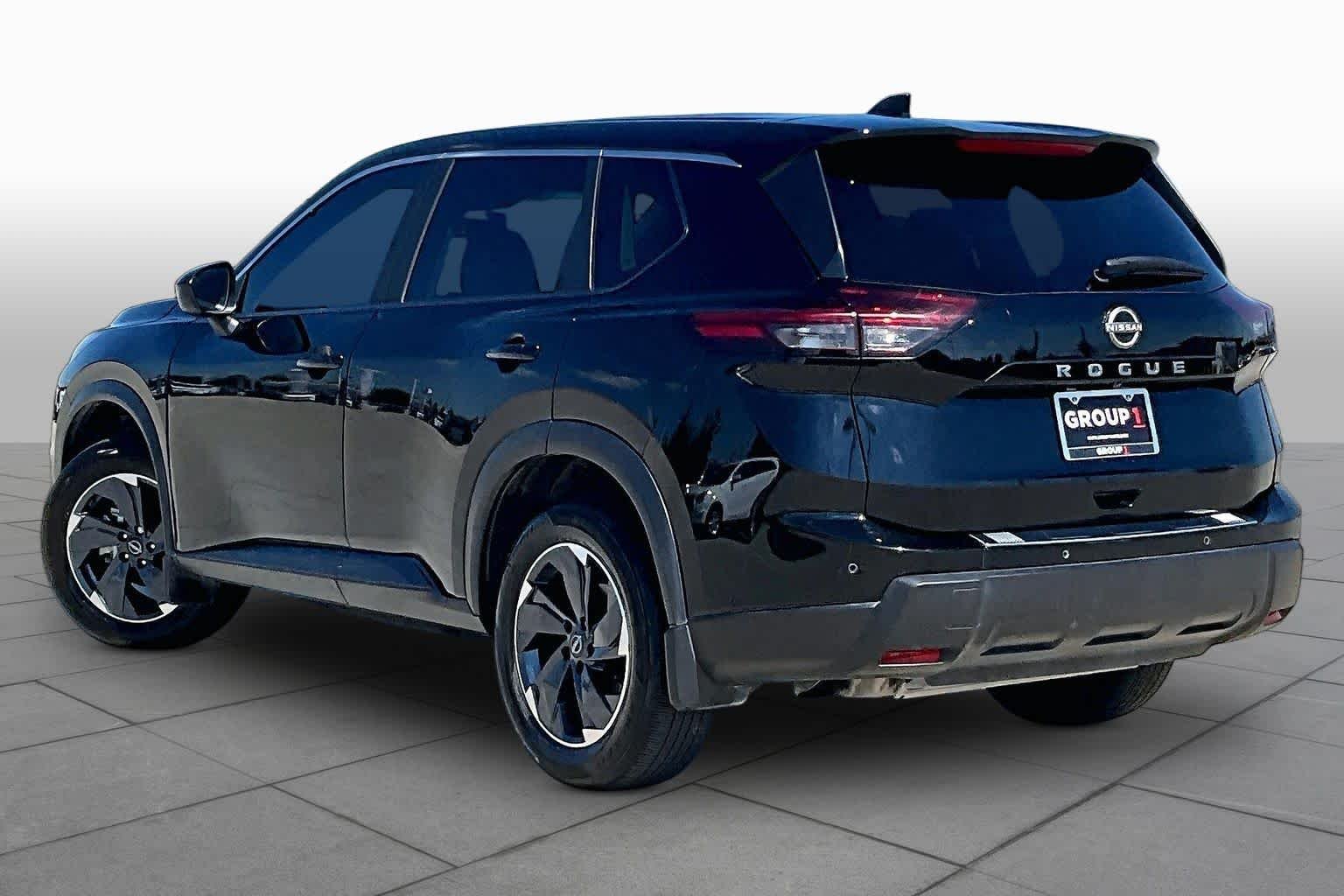 Used 2025 Super Black Nissan SV image 12