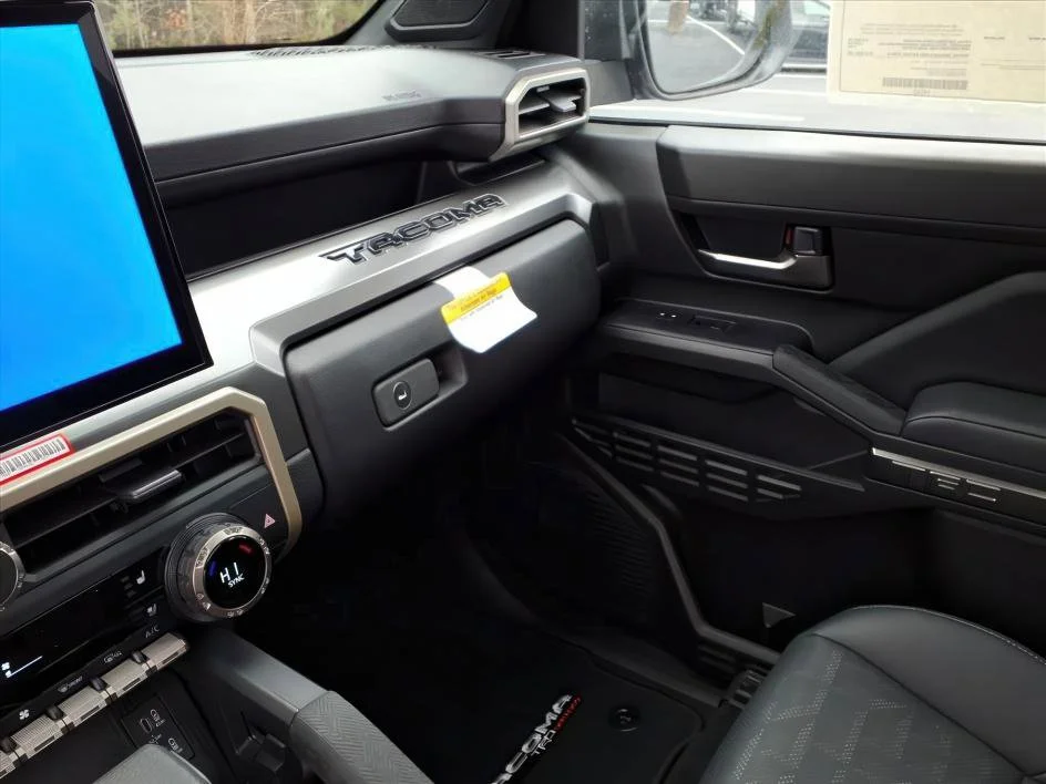 2025 Toyota Tacoma TRD Off Road - Photo 11