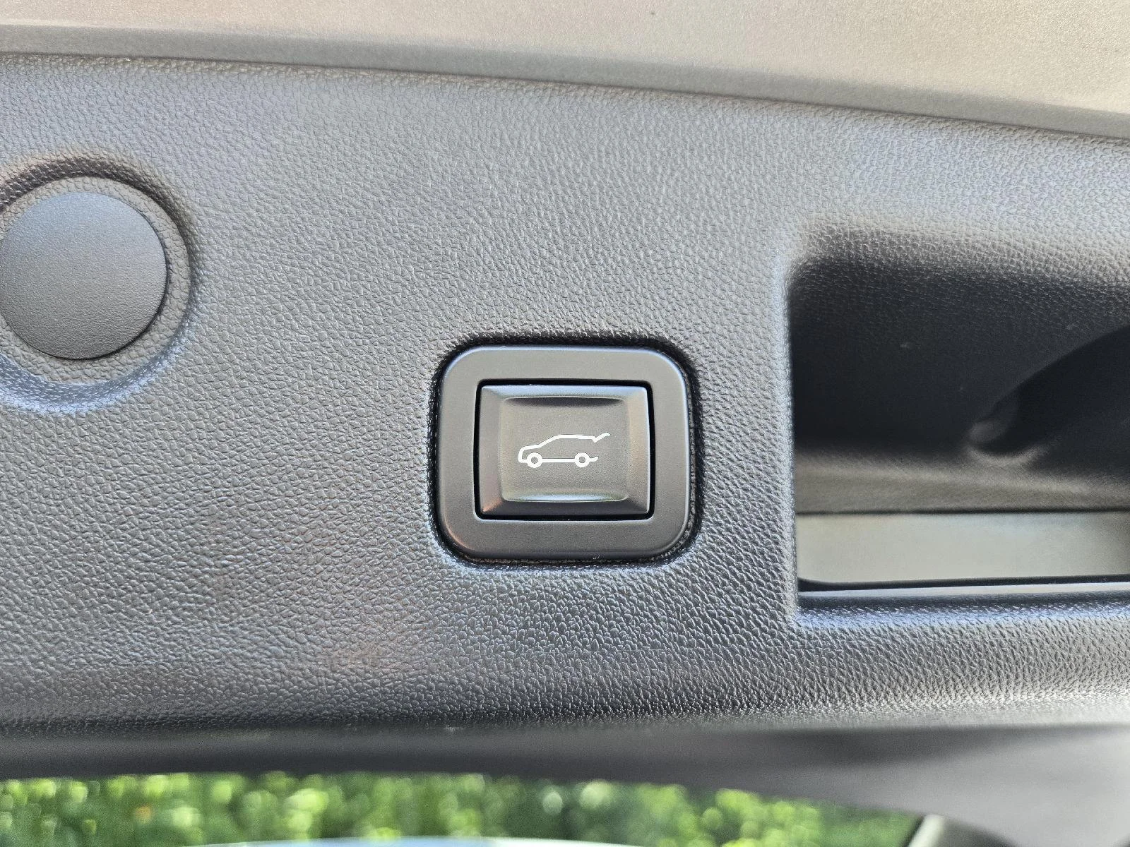 Used 2018 Pepperdust Metallic Chevrolet LT image 10