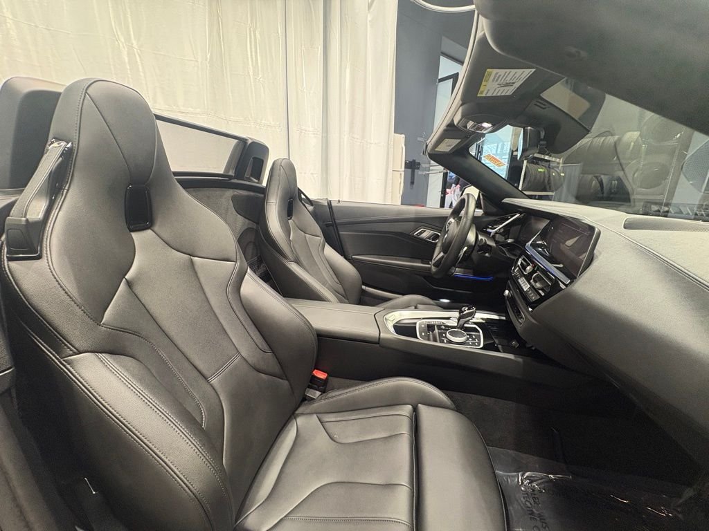 Used 2026 Black BMW sDrive30i image 18