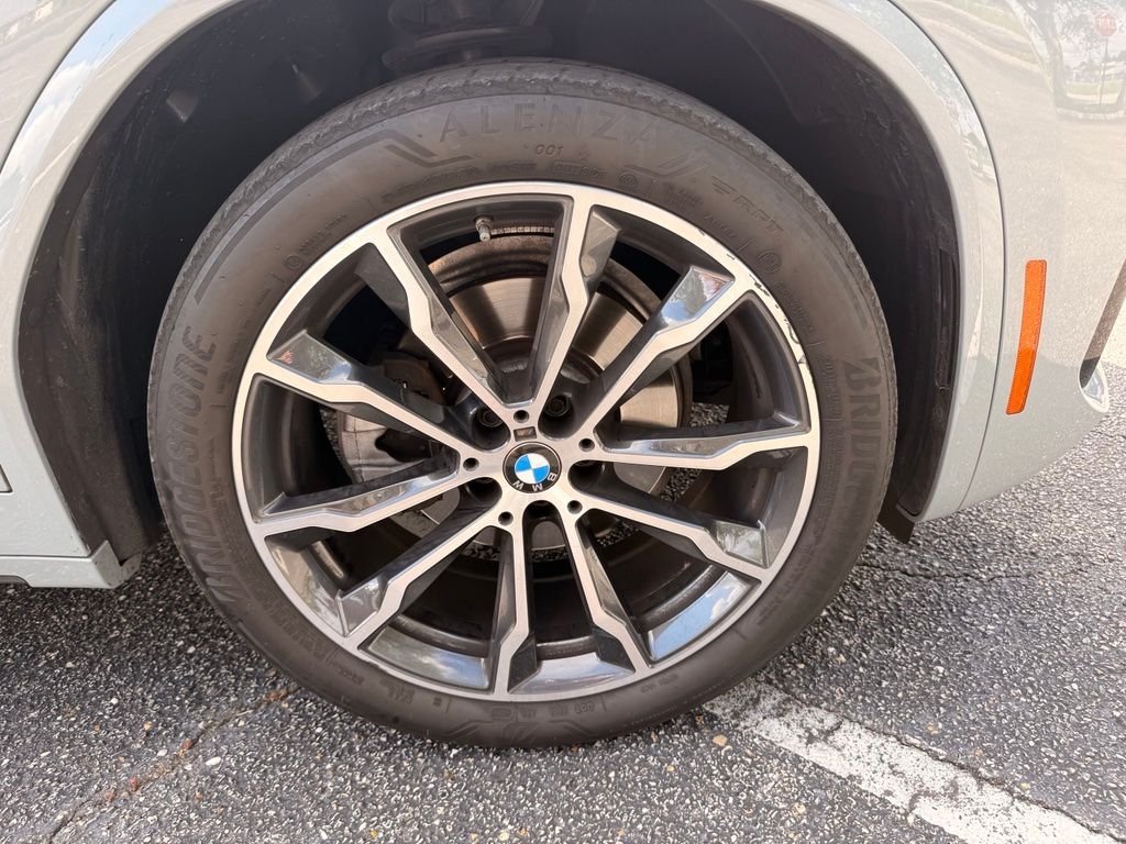 Used 2023 Gray BMW sDrive30i image 4