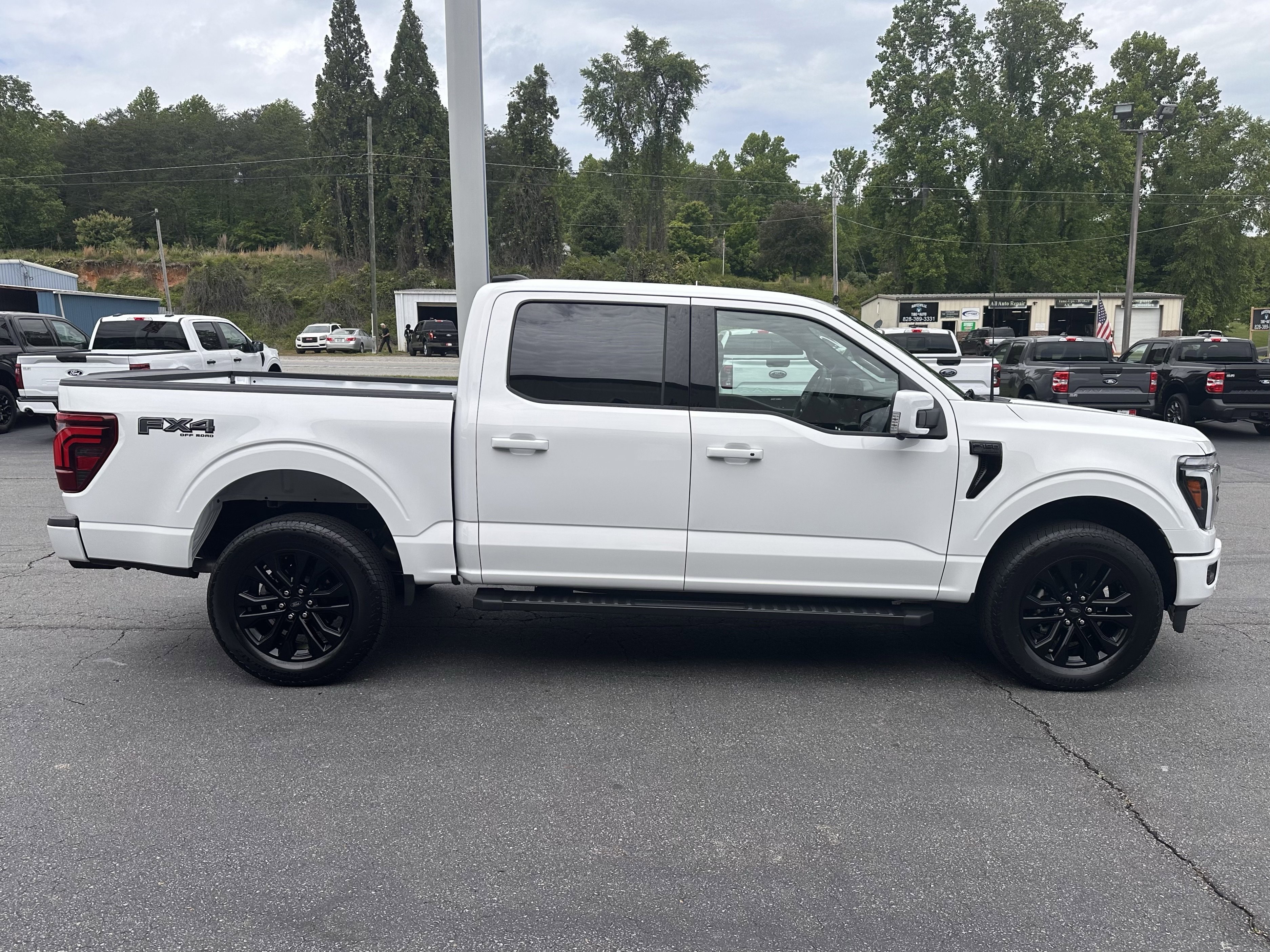 Certified Used 2025 Oxford White Clearcoat Ford LARIAT image 5