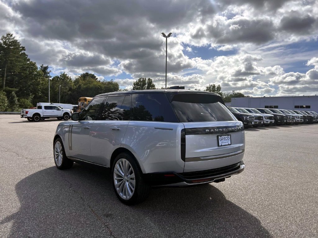 Used 2025 Silver Land Rover SE image 5