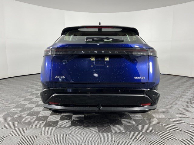 Used 2023 Deep Ocean Blue Pearl/Black Diamond Pearl Nissan ENGAGE image 6