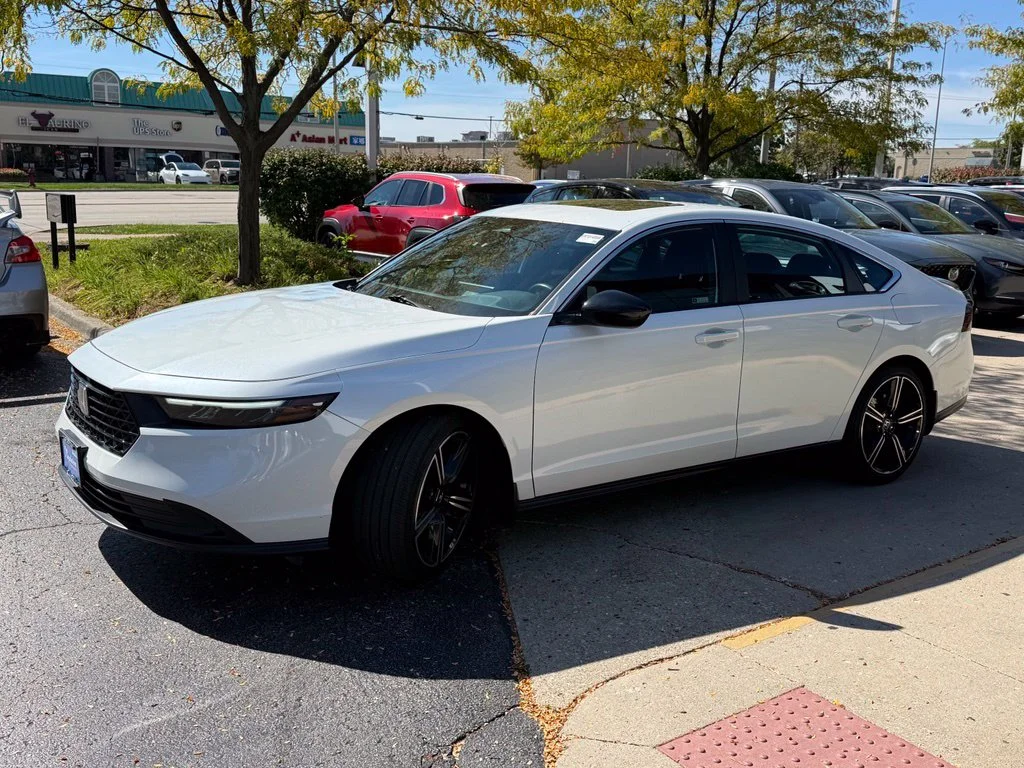 Used 2024  Honda Sport image 3