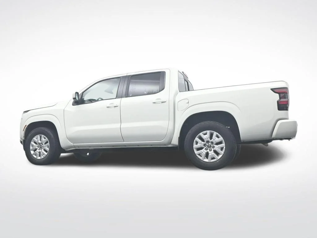 Used 2022 White Nissan SV image 37