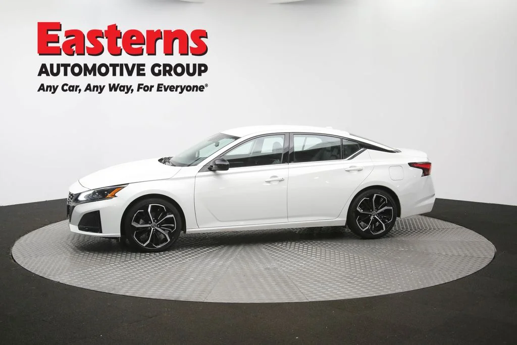 Used 2024 White Nissan 2.5 SR image 58