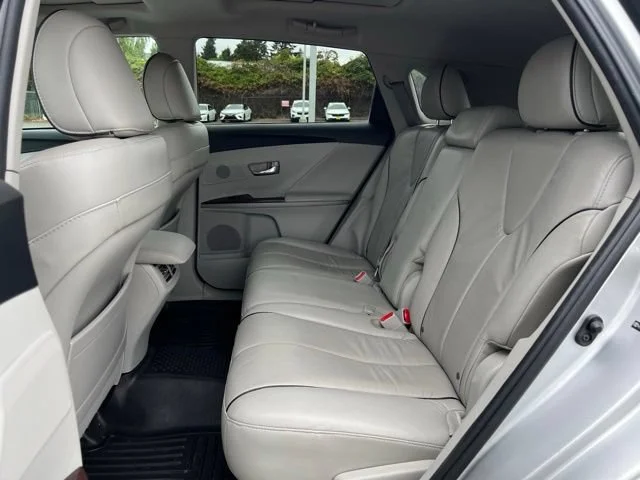 Used 2009 Classic Silver Metallic Toyota Base image 13