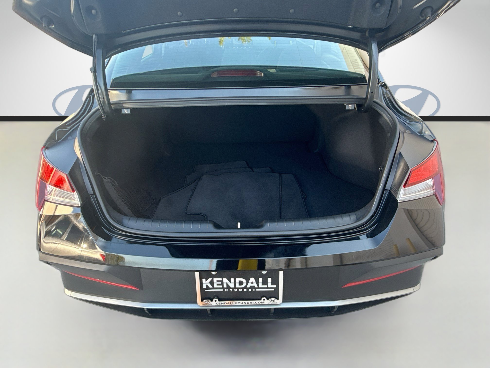 Used 2025 Abyss Black Hyundai SE image 23