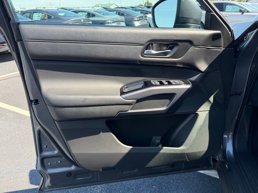 Used 2023 Gray Nissan SL image 12