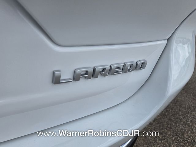 New 2026 Bright White Clear-Coat Exterior Paint Jeep Laredo image 11