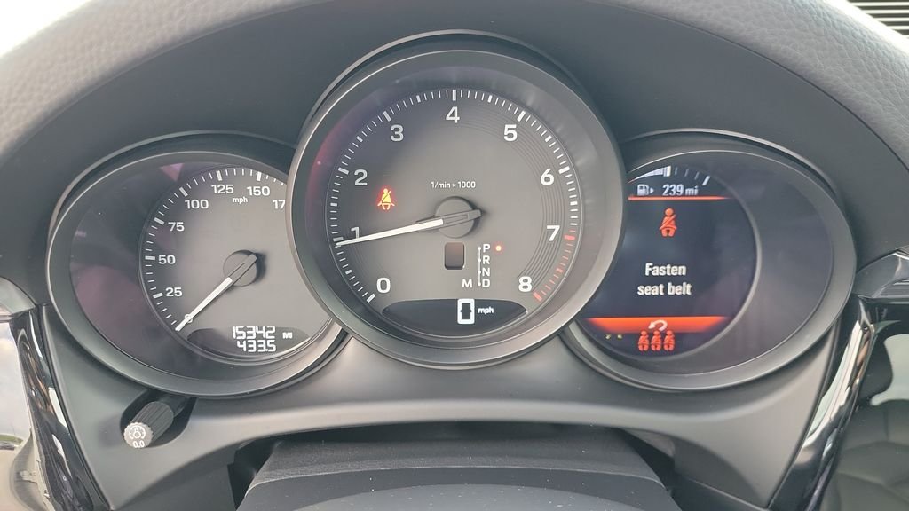 Used 2025  Porsche Base image 22
