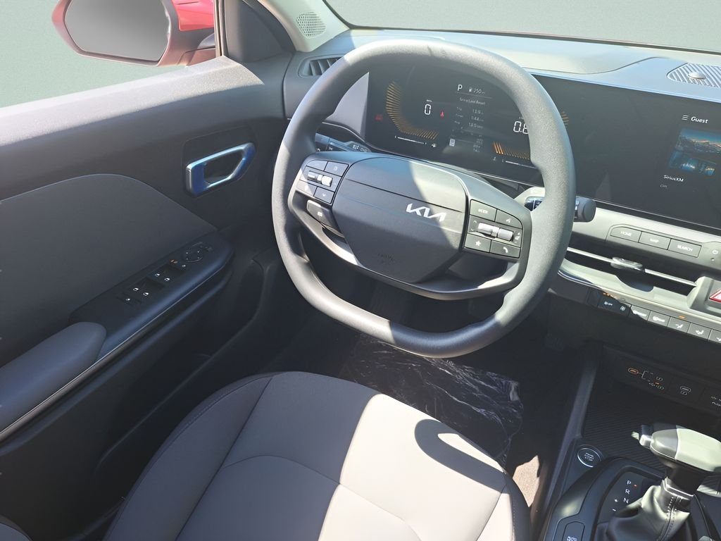 2025 Kia K4 LXS - Photo 15