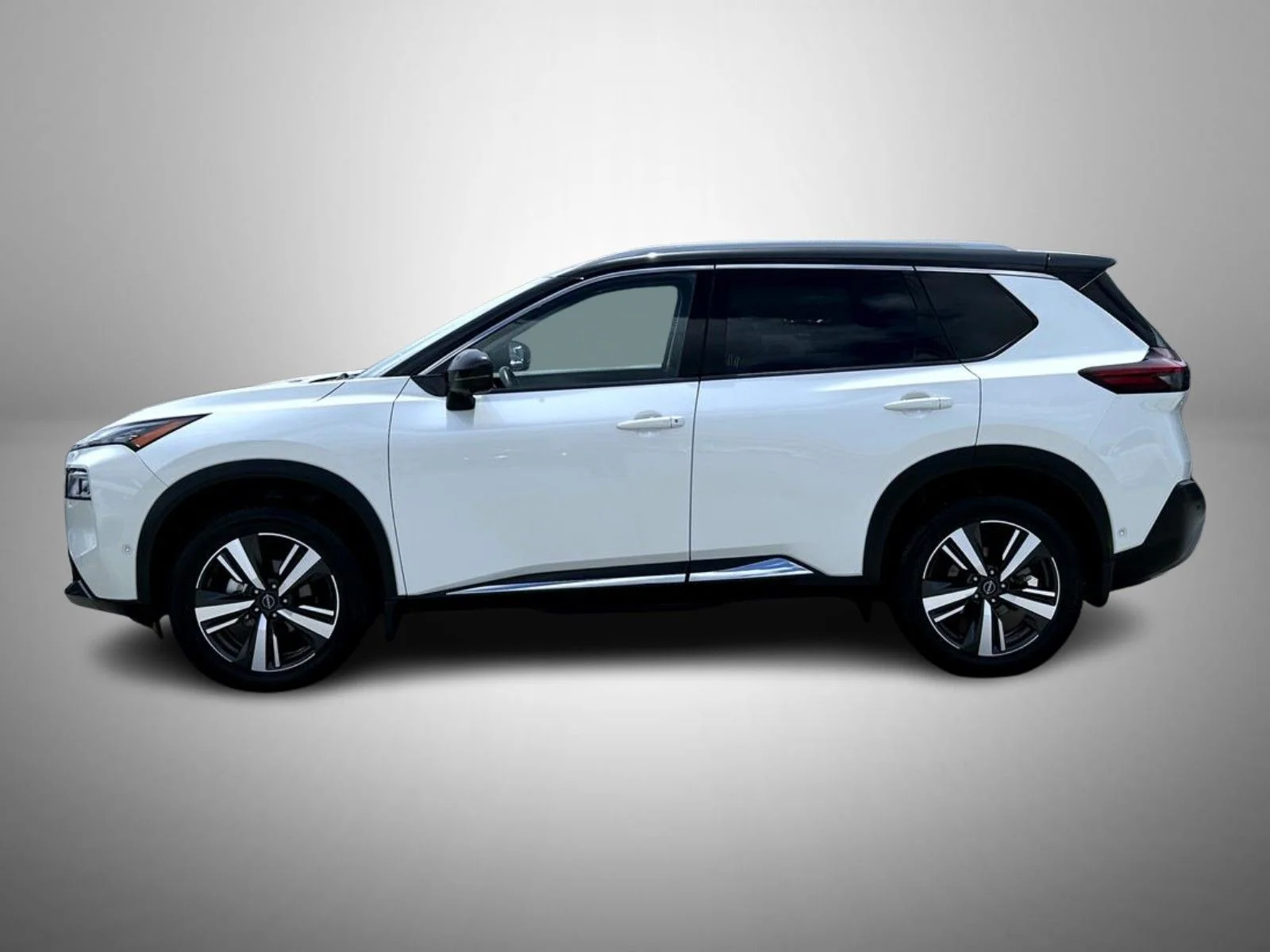 Used 2023 White Nissan SL image 8