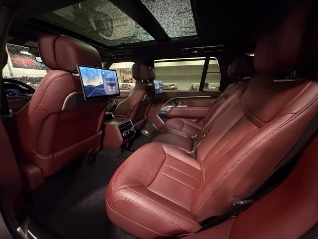 Used 2025 Silver Land Rover Autobiography image 27