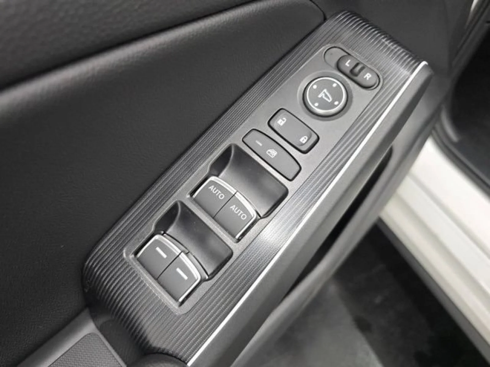 New 2026 Platinum White Pearl Honda Sport Touring image 36