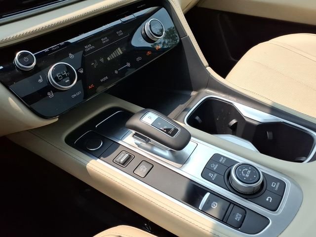 Used 2025 White INFINITI Sensory image 20