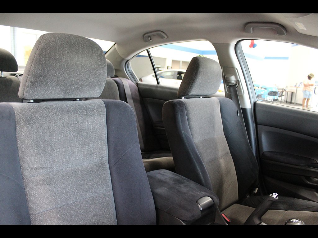 Used 2008 Alabaster Silver Metallic Honda LX image 24