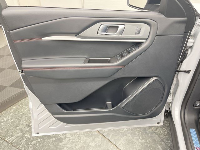 Used 2026 Space White Metallic Ford ST-Line image 8
