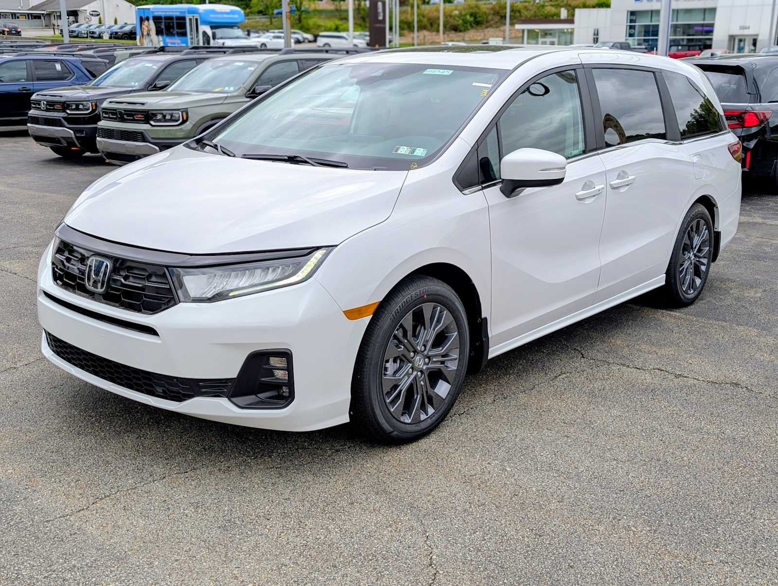 2026 Honda Odyssey Touring's photo